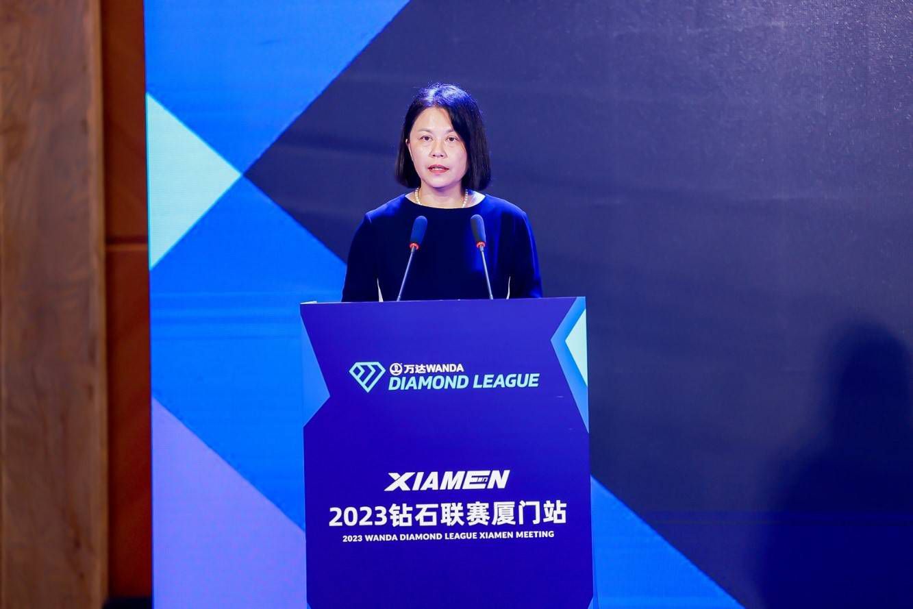 ”勒沃库森上半赛季表现出色，领跑德甲积分榜，同时以小组赛6场全胜的战绩晋级欧联杯16强。